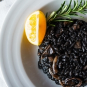 arroz negro con calamares y gambas